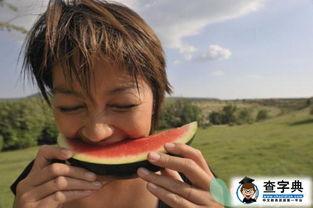 产后马上可以吃瓜么,产后立即食用瓜果的适宜性探讨